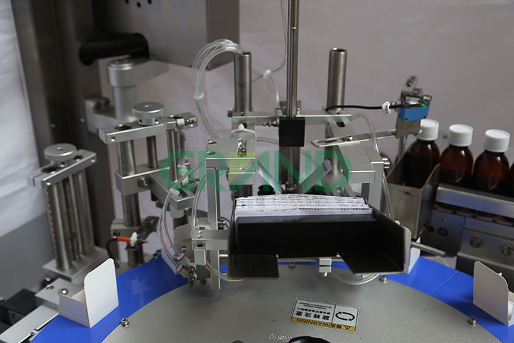 Central installation of electromagnetic valve Machine de carton rotatif vertical automatique04