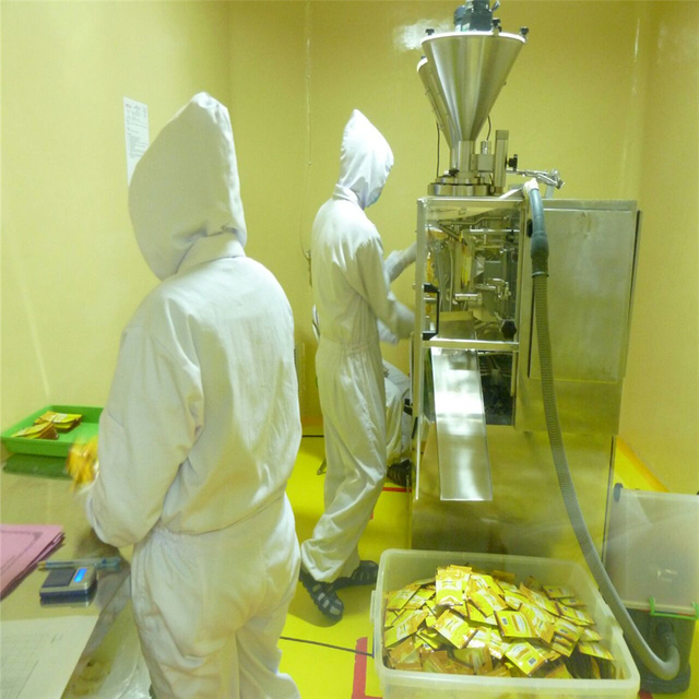 Le client des USA a acheté la machine à emballer de sachet pour le produit de poudre