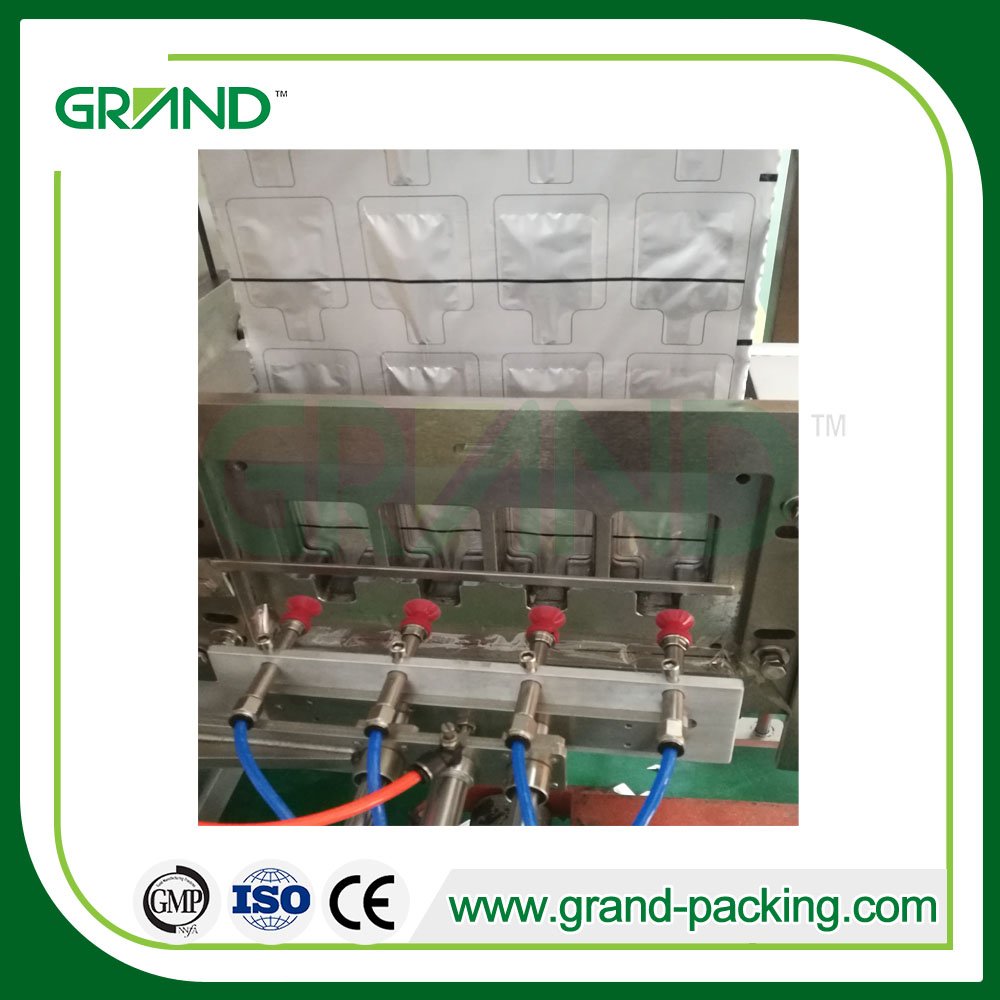  Machine d'emballage de sachet de sachette de scellage à quatre lignes de la ligne irrégulière pour liquide / poudre / granule de liquide / granule