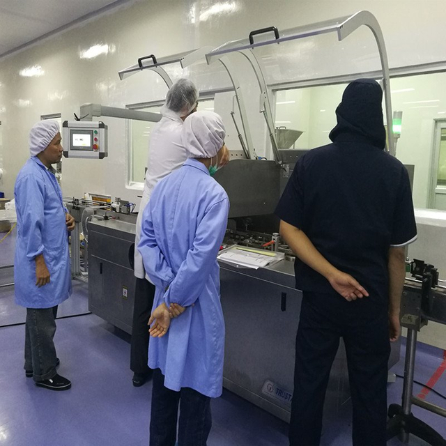 Installation d'une cartonneuse pour un client indonésien