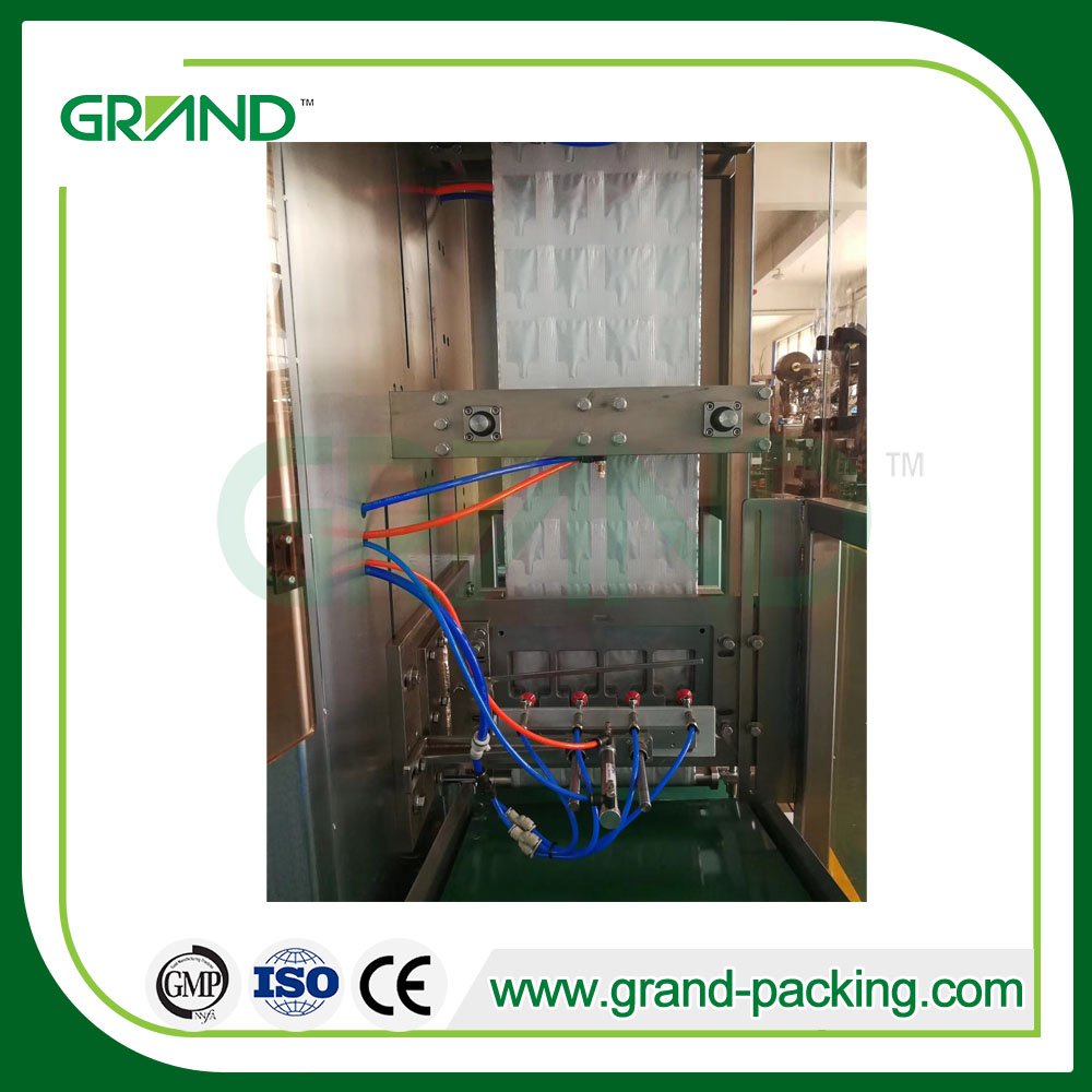  Machine d'emballage de sachet de sachette de scellage à quatre lignes de la ligne irrégulière pour liquide / poudre / granule de liquide / granule
