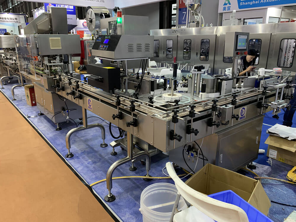 Ligne de remplissage et de plafonnement de bouteille