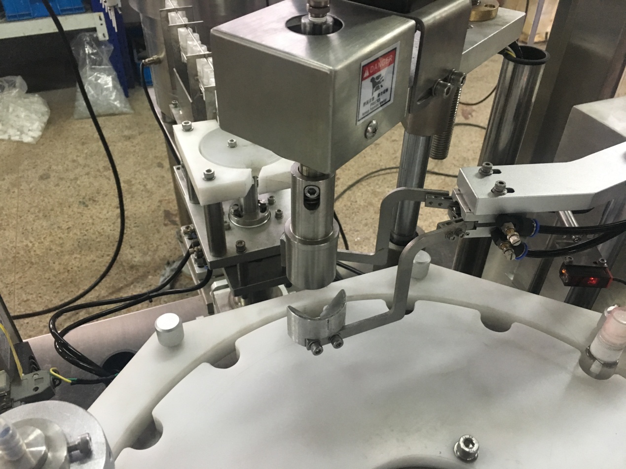 Machine de bouteille et de plafonnement de la bouteille et de plafonnement d'alcool 06