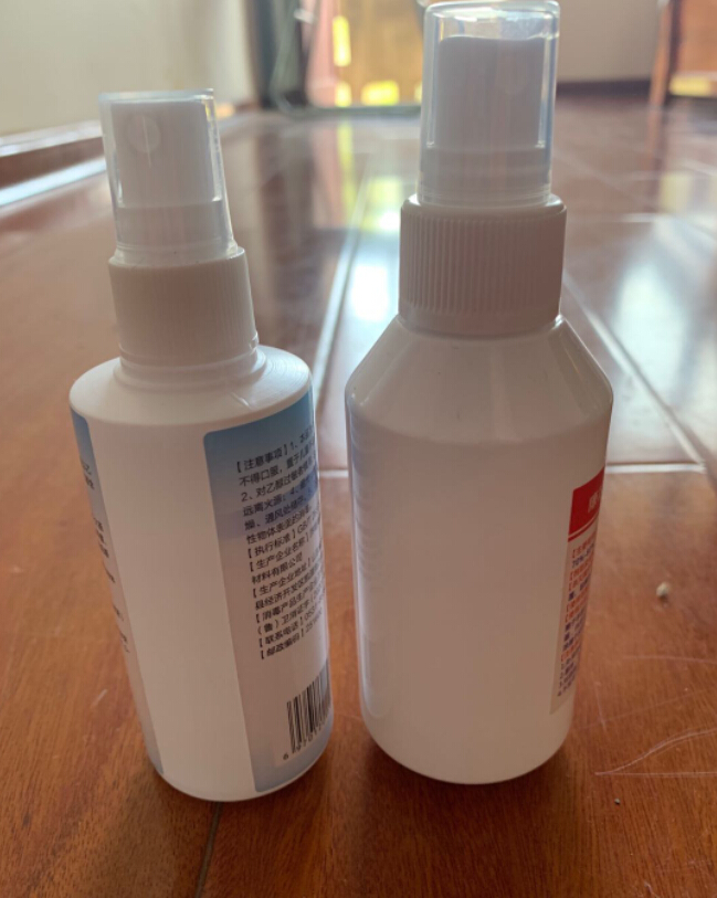 &Eacute;chantillon de remplissage de bouteille et de plafonnement de l'alcool