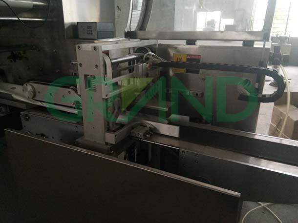 D&eacute;tails de la machine pliante et d'emballage humide