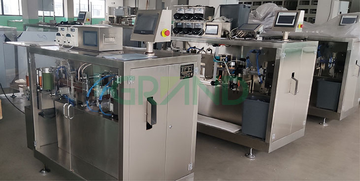 Russie - Mono Dose Animal Drops remplissant la machine &agrave; sceller