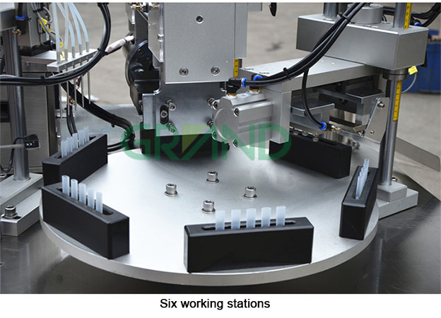 Six stations de travail