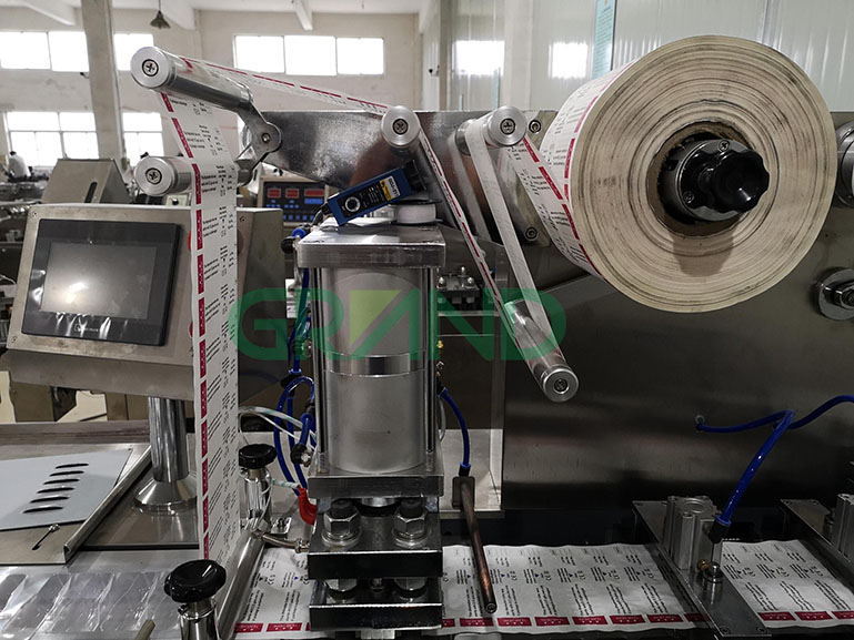 Comment ajuster le suivi des yeux sur la machine d'emballage des ampoules
