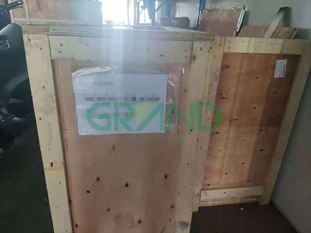 Le refroidisseur d'eau comme accessoire pour la machine principale