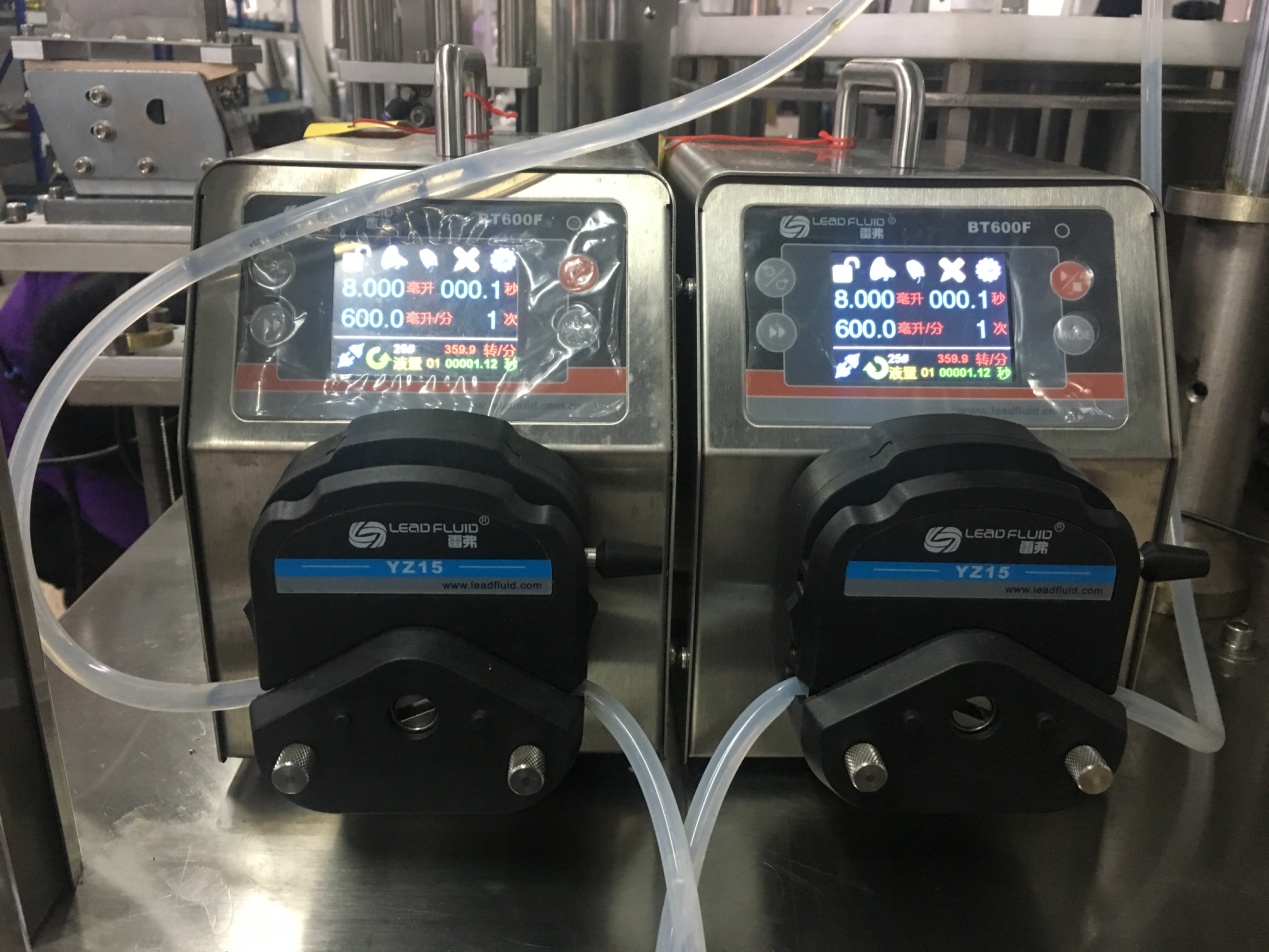 Machine de bouteille et de plafonnement de la bouteille et de plafonnement d'alcool 04