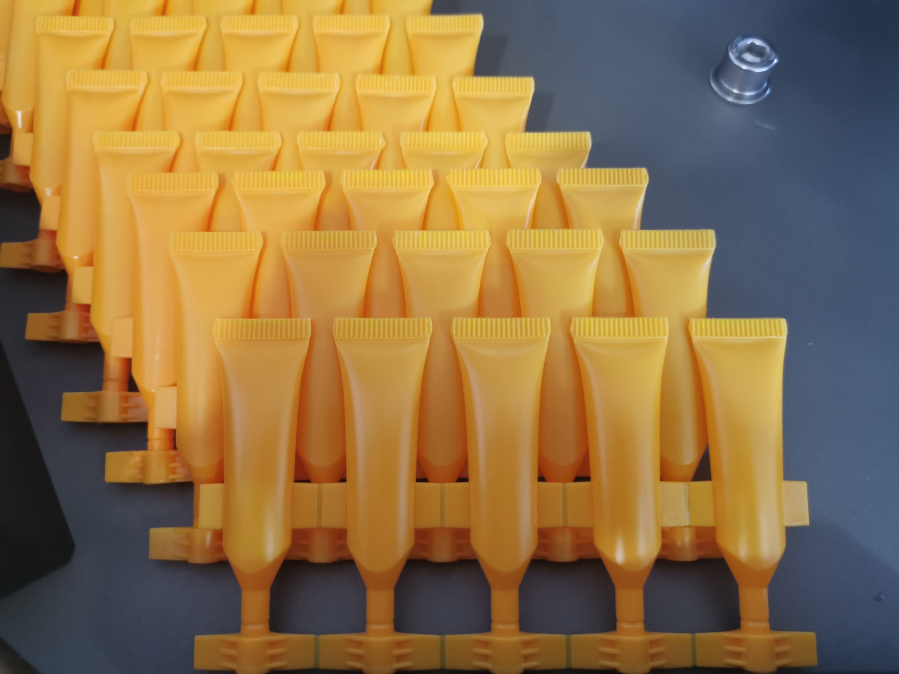 tube de bande pour cosm&eacute;tique